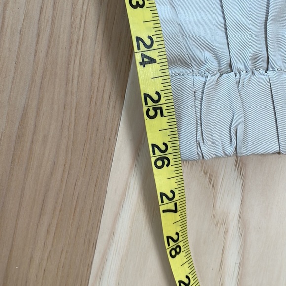 Banana Republic Super Soft Cargo Jogger - Transition Cream - Small. NWOT - Picture 9 of 10